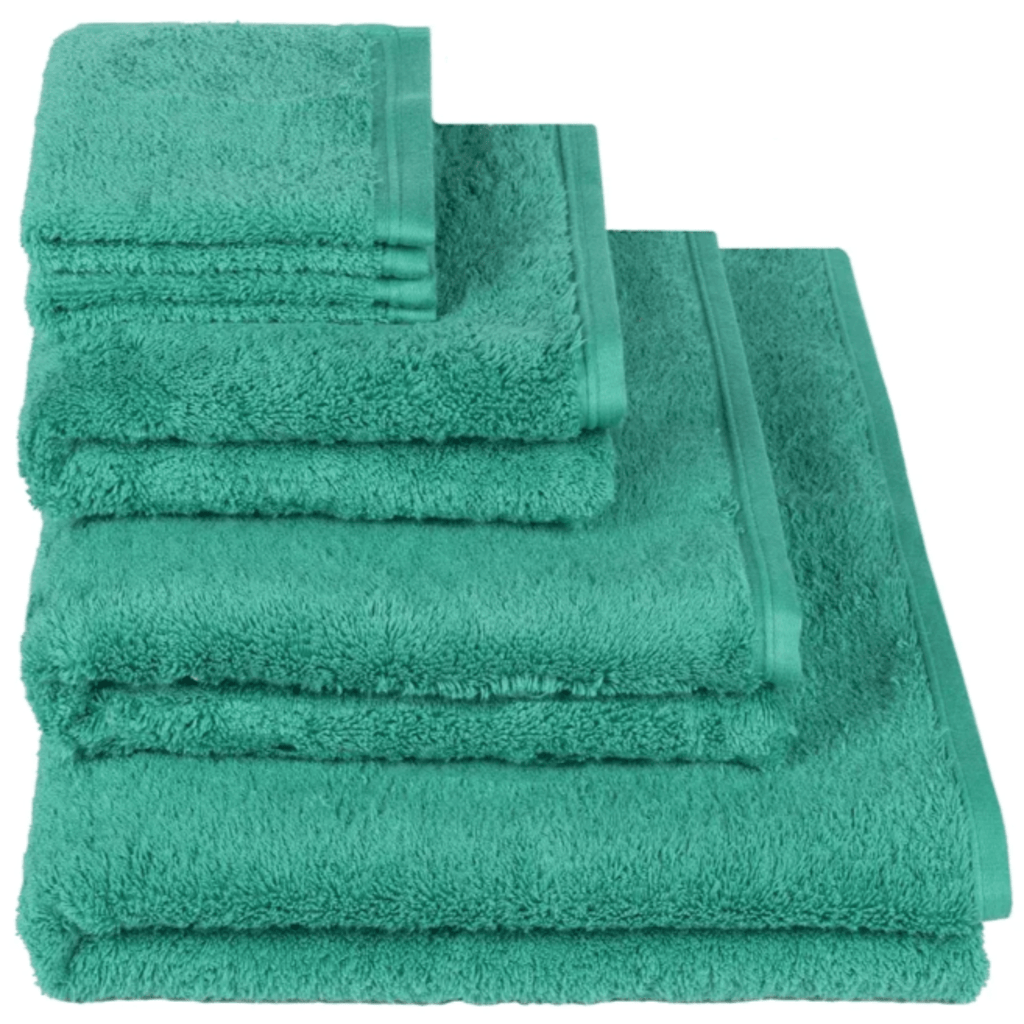 https://www.wellappointedhouse.com/cdn/shop/files/100percent-organic-cotton-viridian-green-loweswater-towels-bath-towels-the-well-appointed-house-1_1024x1024.png?v=1691700127