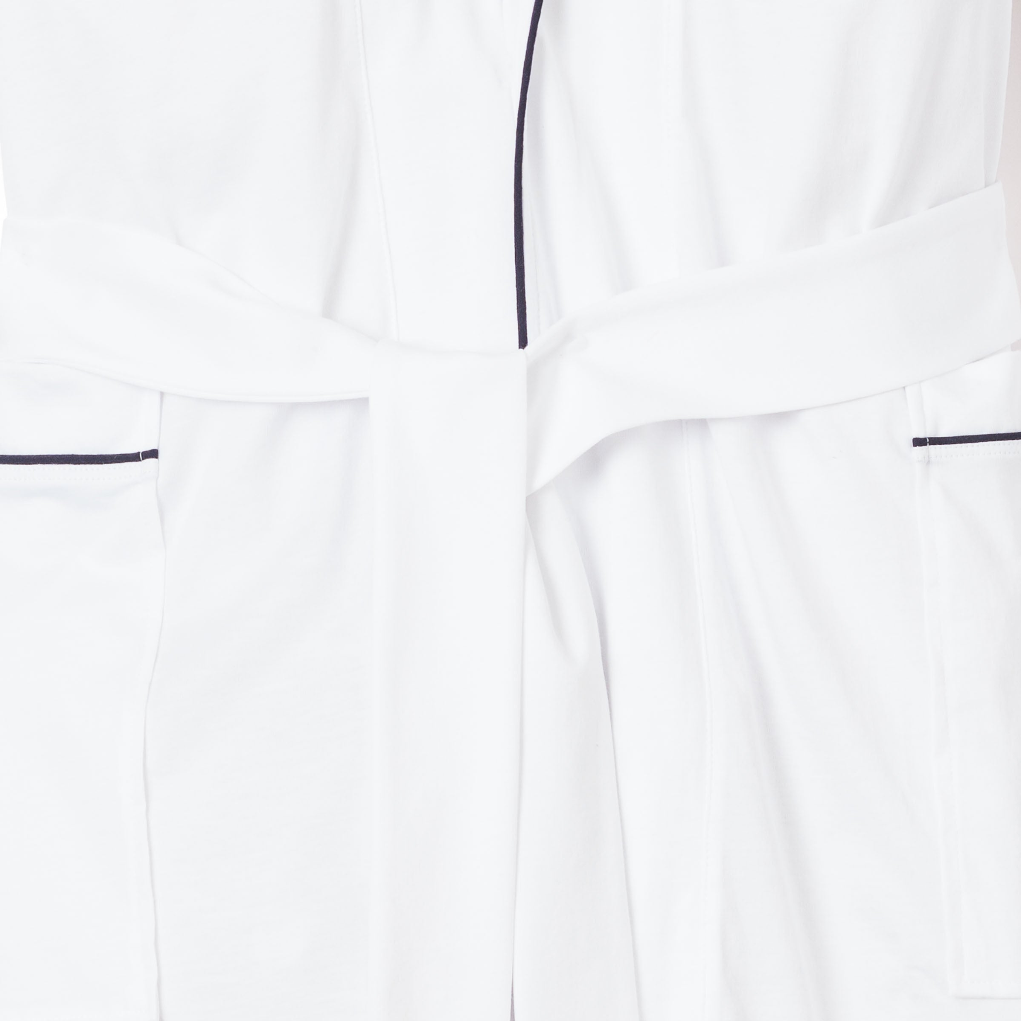Men's Pima Robe in White with Navy Piping – The Well Appointed House