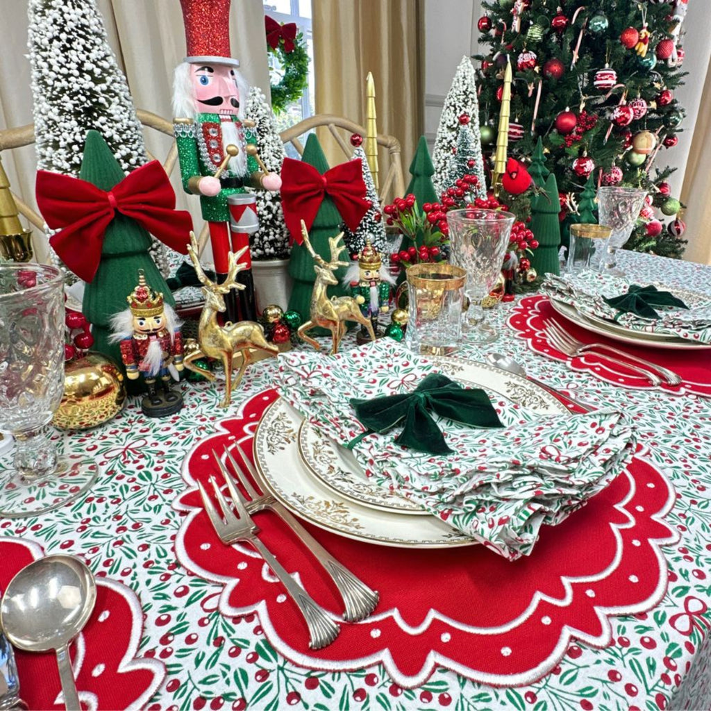 Mistletoe & Bows Tablecloth - The Well Appointed House 
