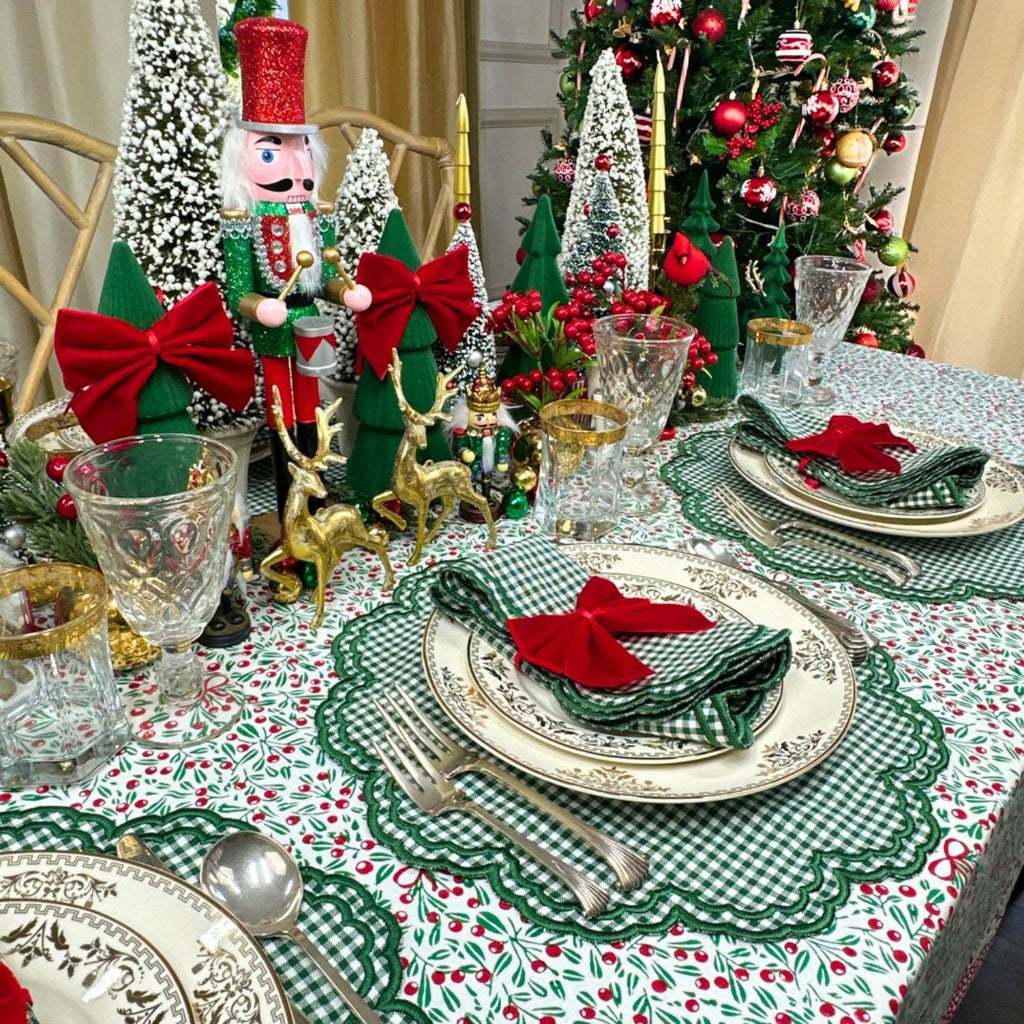 Mistletoe & Bows Tablecloth - The Well Appointed House 