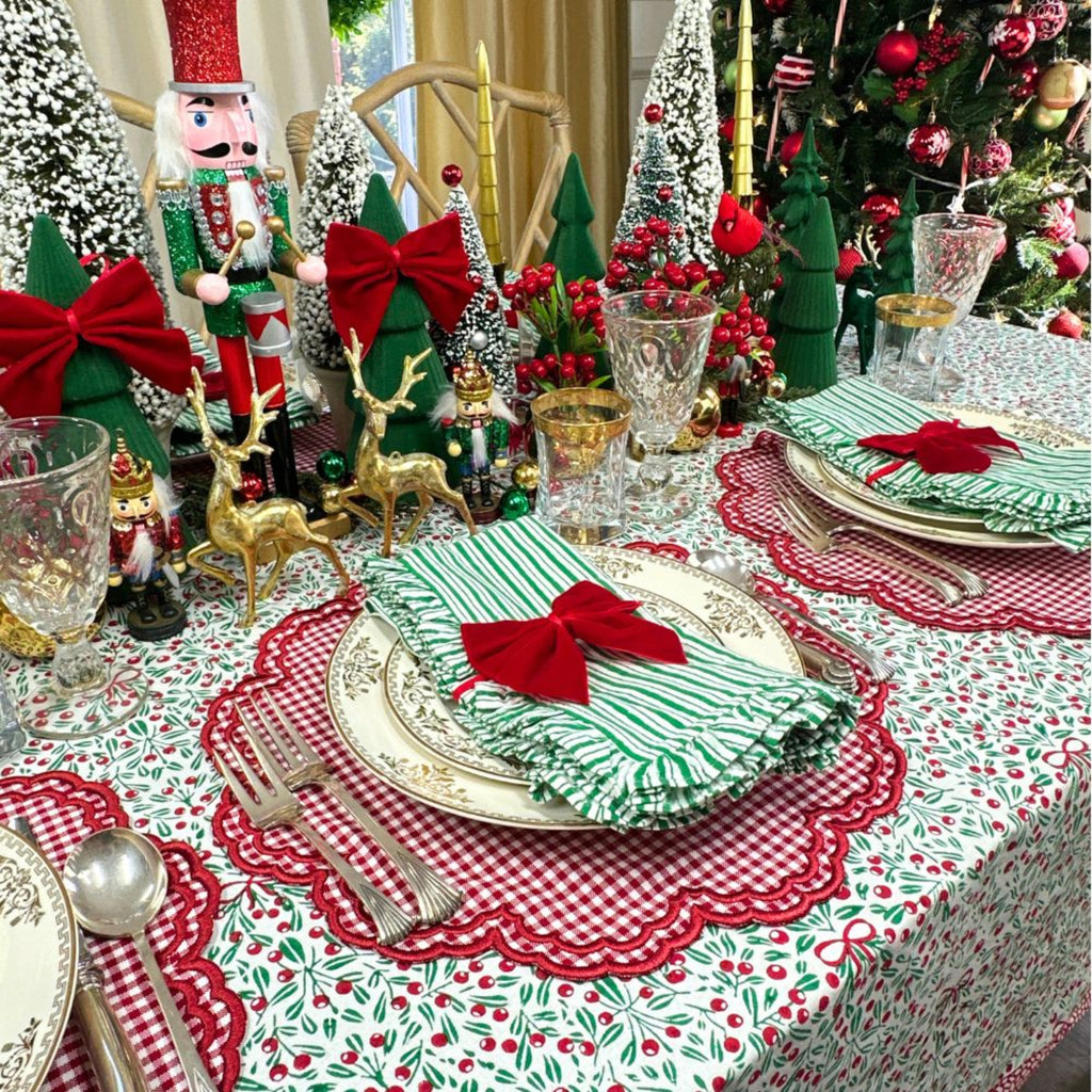 Mistletoe & Bows Tablecloth - The Well Appointed House 
