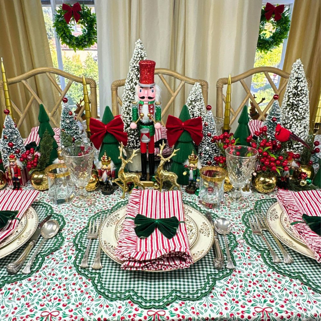 Mistletoe & Bows Tablecloth - The Well Appointed House 
