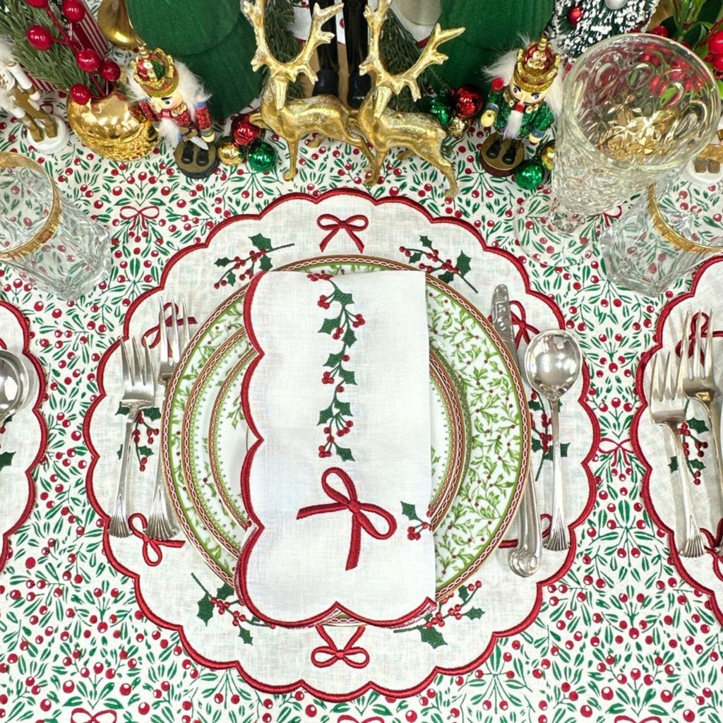 Mistletoe & Bows Tablecloth - The Well Appointed House 