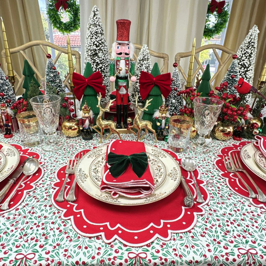 Mistletoe & Bows Tablecloth - The Well Appointed House 