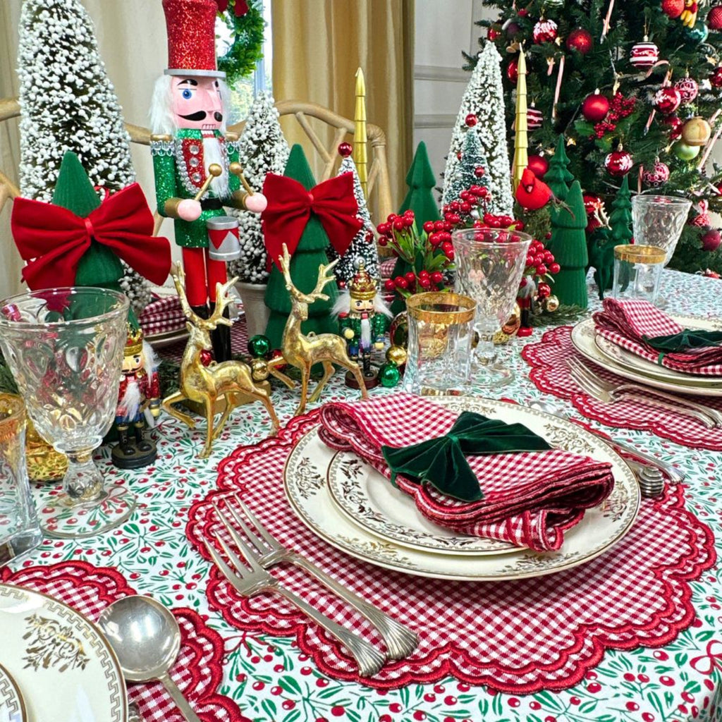 Mistletoe & Bows Tablecloth - The Well Appointed House 