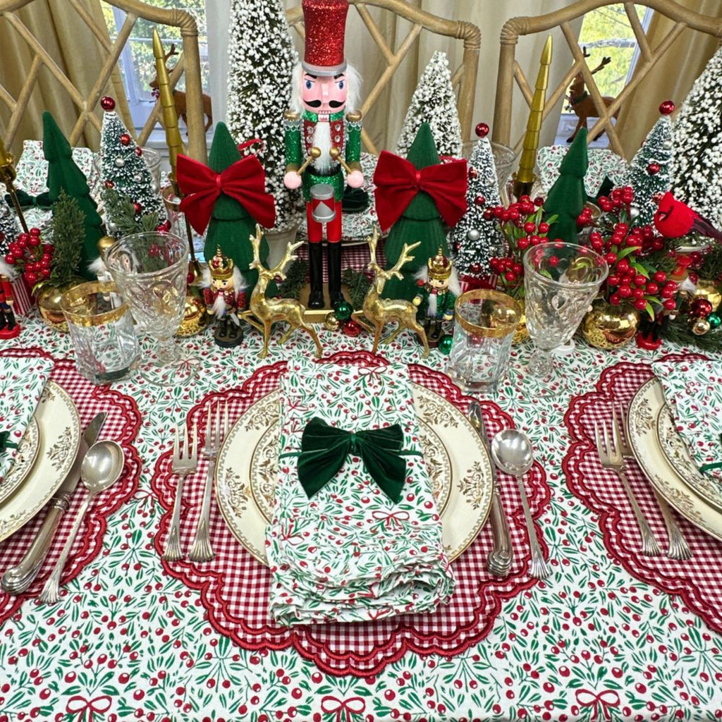 Mistletoe & Bows Tablecloth - The Well Appointed House 