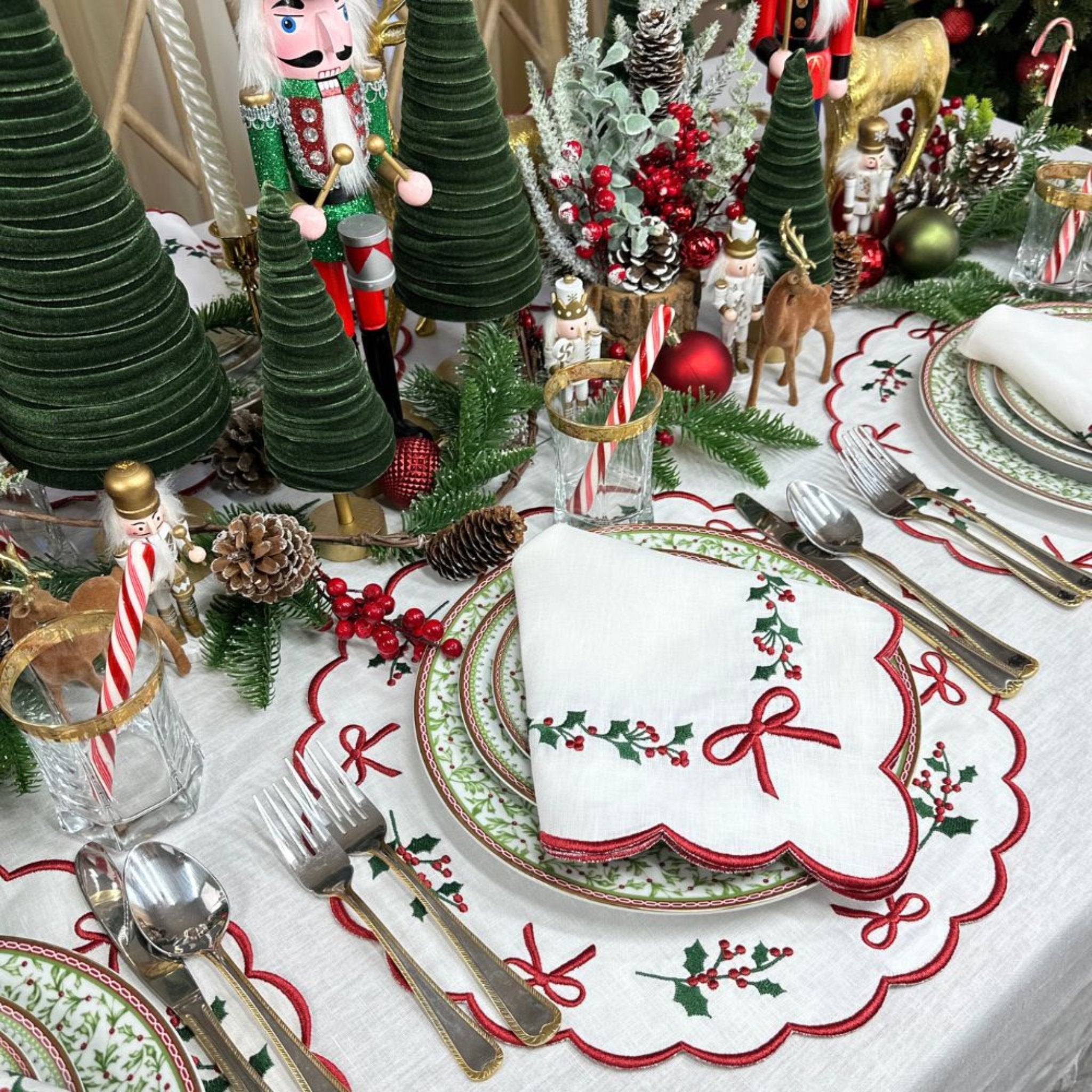 Studio Collection: Holly Bows Placemat Set of 4 The Well Appointed