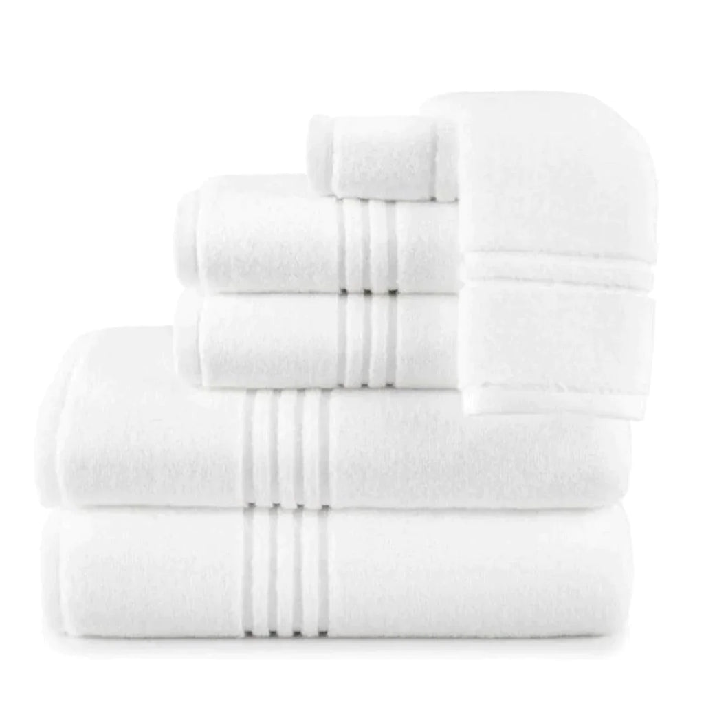 https://www.wellappointedhouse.com/cdn/shop/files/chelsea-plush-cotton-bath-towel-collection-in-white-bath-towels-the-well-appointed-house-1_45d92f55-0429-4ed4-85a7-c3f8d01e05c3_1024x1024.webp?v=1691691906