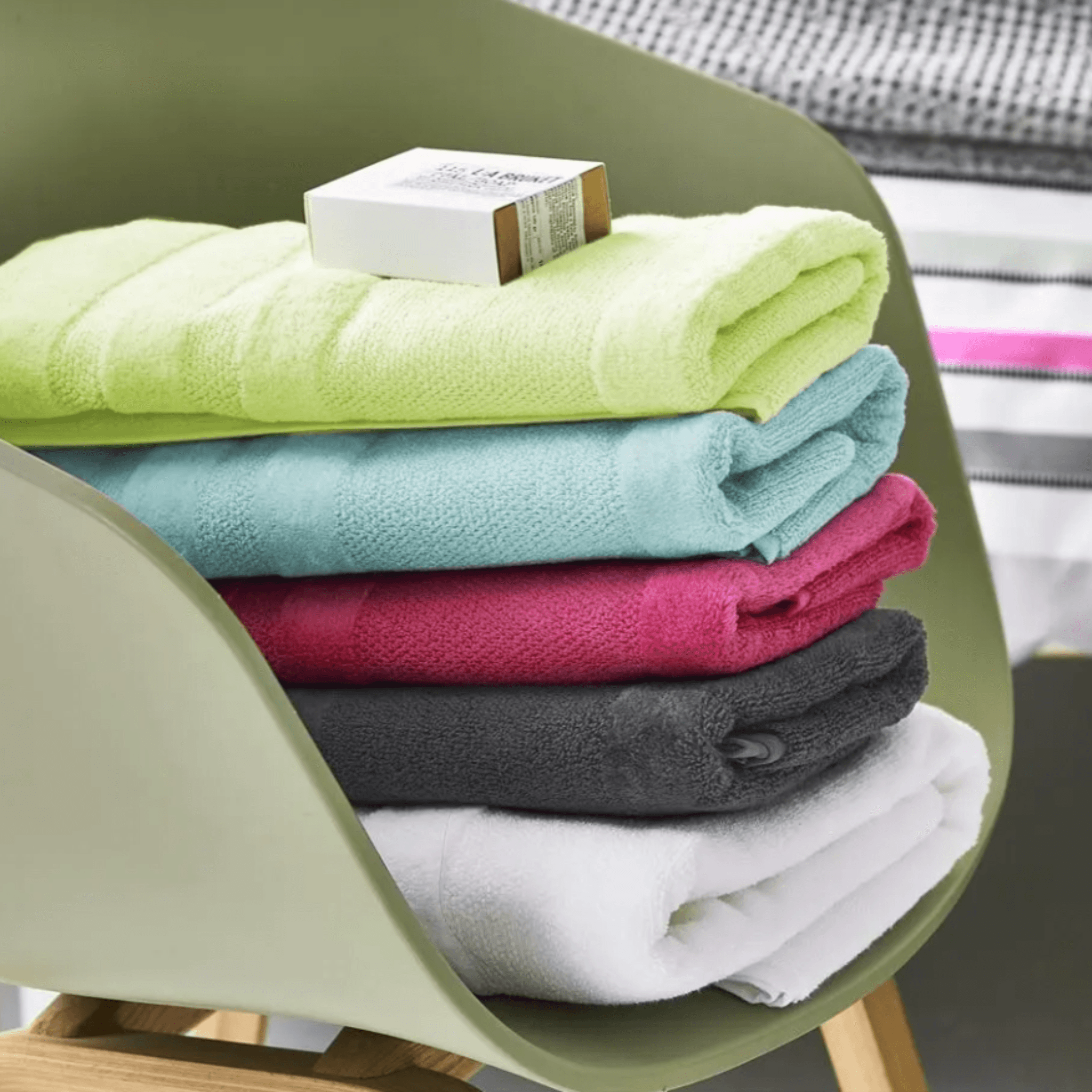 Aqua coloured towels deals