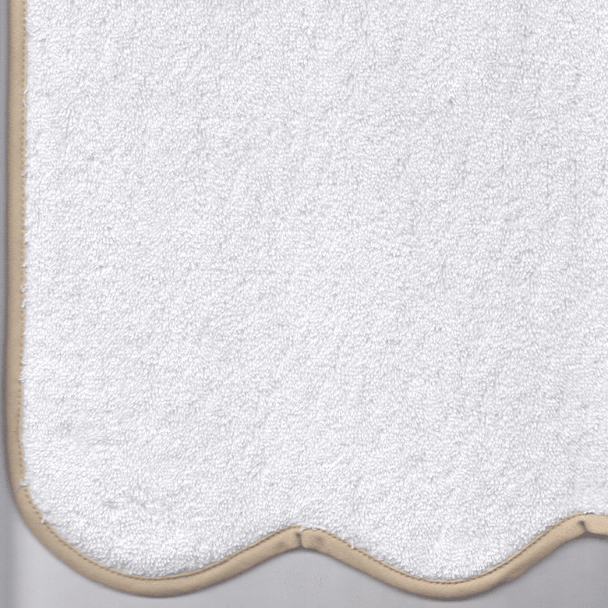 https://www.wellappointedhouse.com/cdn/shop/files/plush-devon-terry-scalloped-bath-towels-with-optional-monogram-available-in-a-variety-of-trim-colors-bath-towels-the-well-appointed-house-5_d7192f4e-c8e9-4781-bc4b-f460a4d1bb74.png?v=1691670513