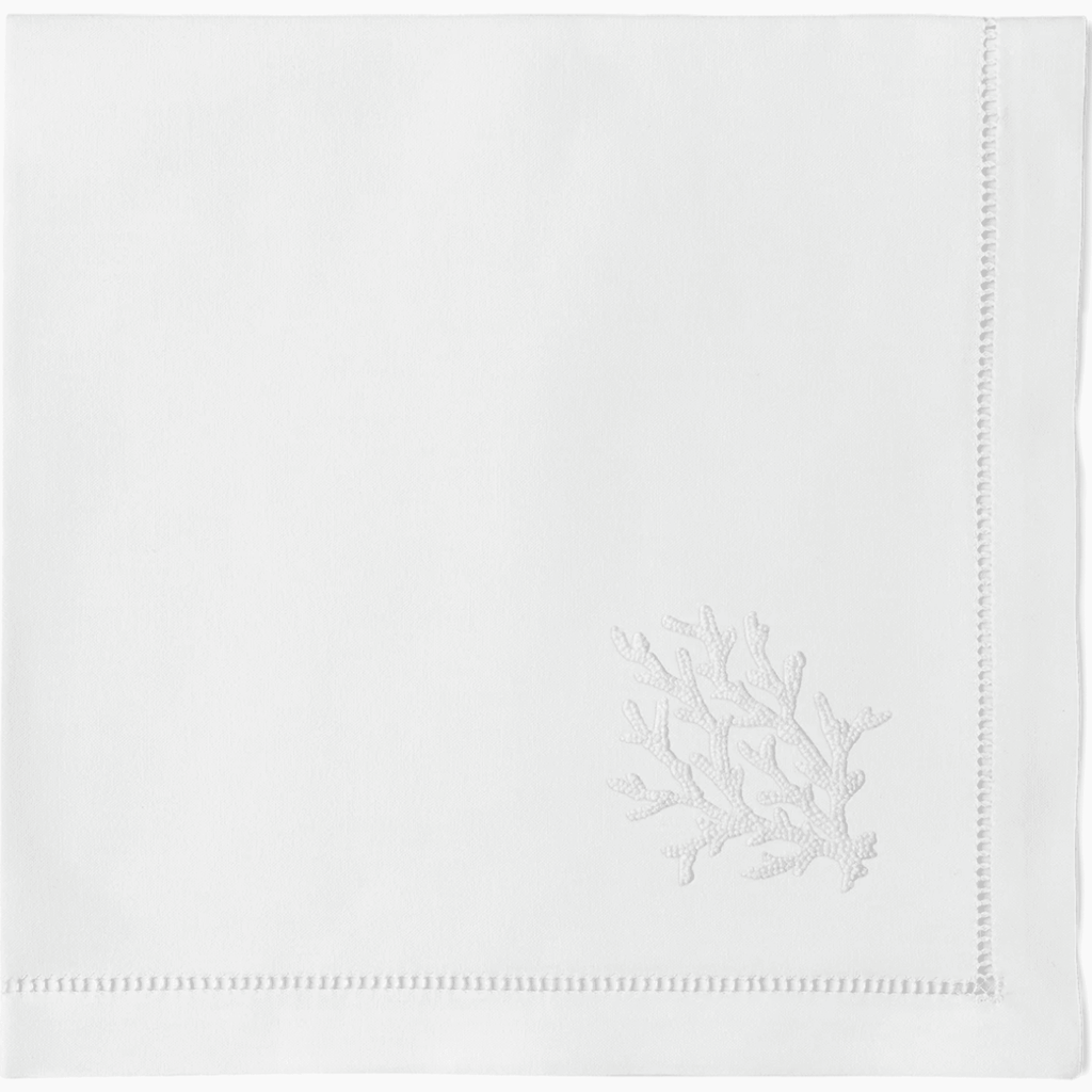 https://www.wellappointedhouse.com/cdn/shop/files/set-of-4-white-coral-knot-dinner-napkin-dinner-napkins-the-well-appointed-house-1_1024x1024.png?v=1691680480